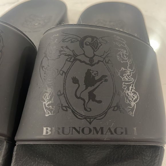Bruno Magli  slides - Picture 2 of 5